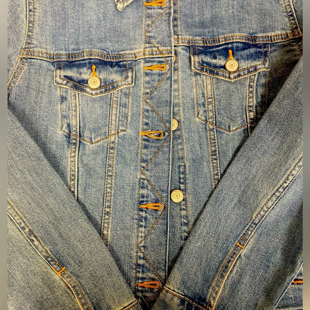 Old Navy Classic Jean Jacket! Size M - Picture 6 of 7